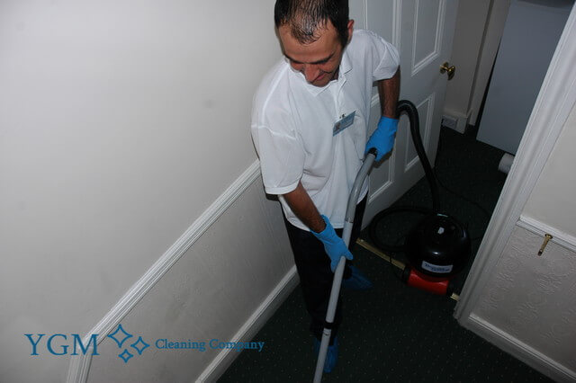 professional carpet cleaners Brinnington and Central